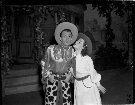 Leo Fuchs performing in the Galiztianer Cowboy, 1942